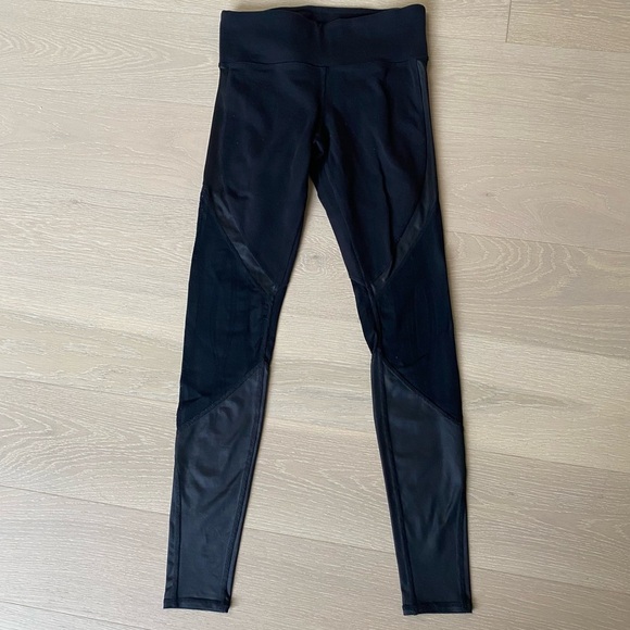 Alo Vitality Leggings Lively Lace Black size xs - Picture 13 of 13